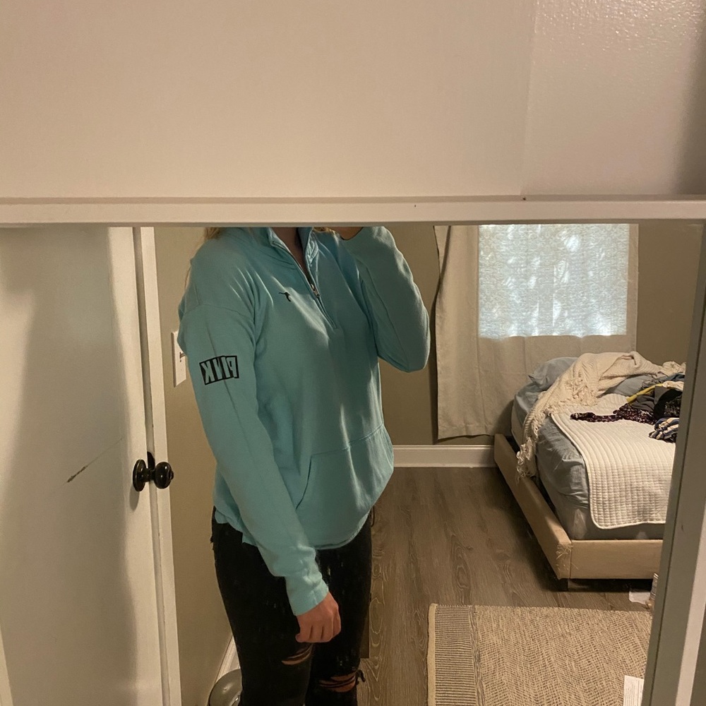 VS PINK blue half zip